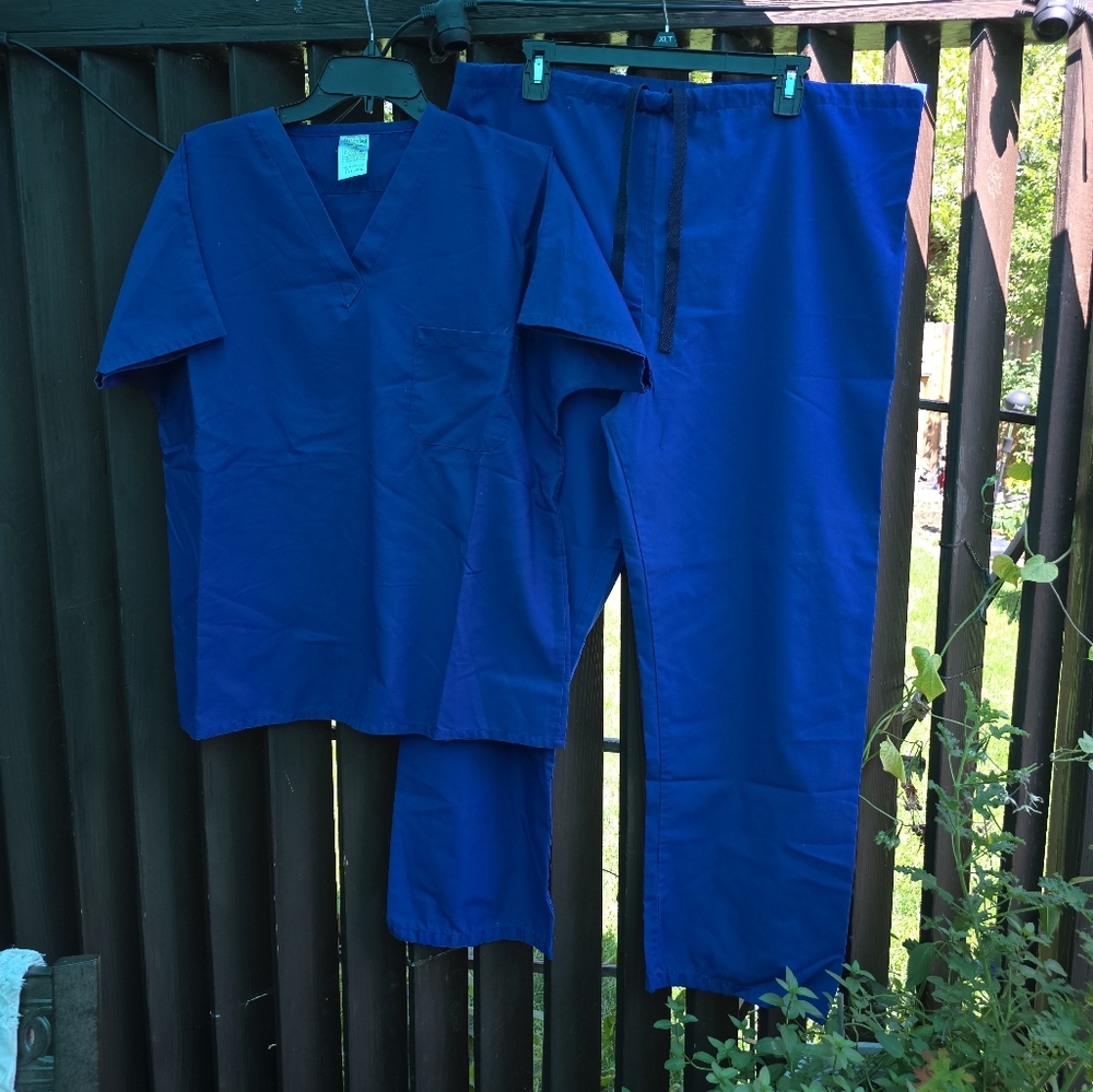 Fashion Seal Healthcare dark blue scrubs